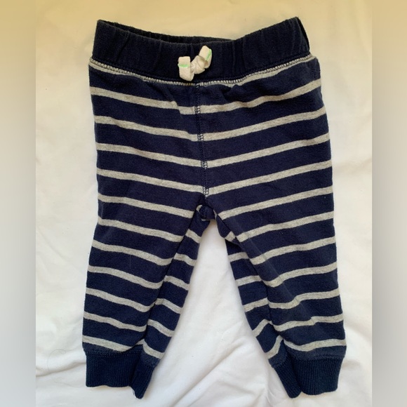 Carter’s 9 month sweatpants bundle - grey and navy/grey - Picture 6 of 7